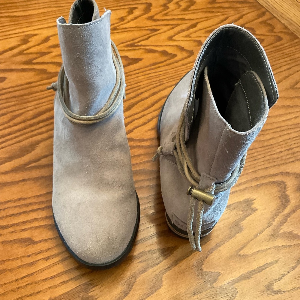 Sorel Farah Leather Gray Suede, Wrap Detail, Ankle Booties, Womens’ Sz 7.5